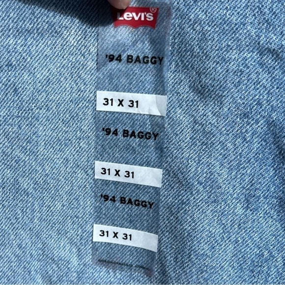 🌻NEW (w/tag) Levi's Women's 94 Big Baggy Distressed Jeans Size 31 - Picture 8 of 11
